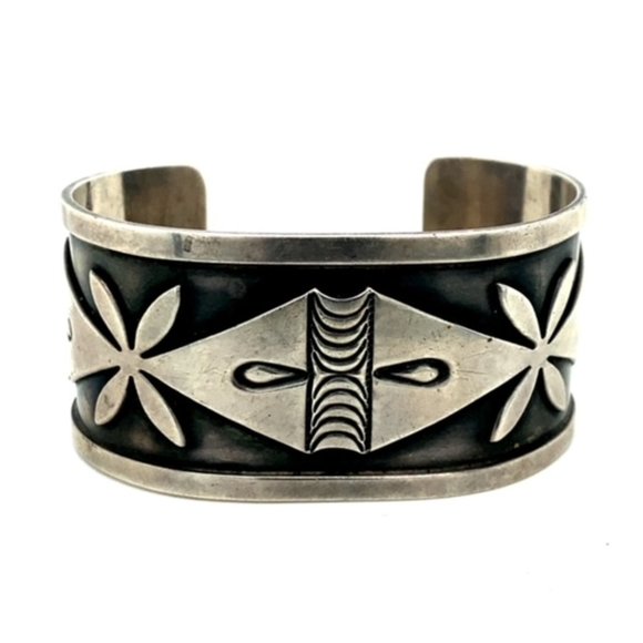 Unusual Old Native Style Sterling Silver Cuff Unsigned 49.3g